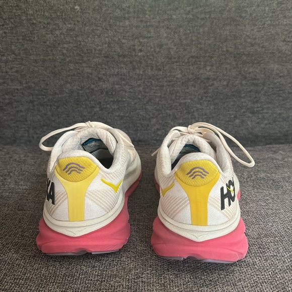 WOMEN'S HOKA ONE
ONE CLIFTON 9 size 8.5B Only worn a few times. - Picture 3 of 6